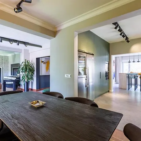 Cool Modern 4bd W Private Garden! #196