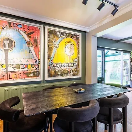Cool Modern 4bd W Private Garden! #196 بيت للعطل اسطنبول