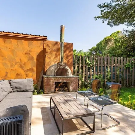 بيت للعطل Cool Modern 4bd W Private Garden! #196 اسطنبول