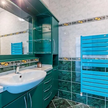 Cool Modern 4bd W Private Garden! #196 Дом отдыха Стамбул