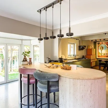 Cool Modern 4bd W Private Garden! #196 בית נופש *