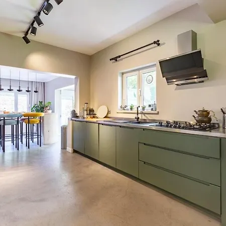 Cool Modern 4bd W Private Garden! #196 *