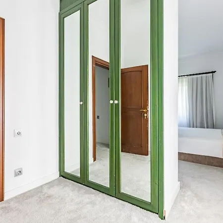 בית נופש Cool Modern 4bd W Private Garden! #196