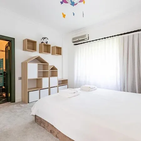 בית נופש Cool Modern 4bd W Private Garden! #196 *