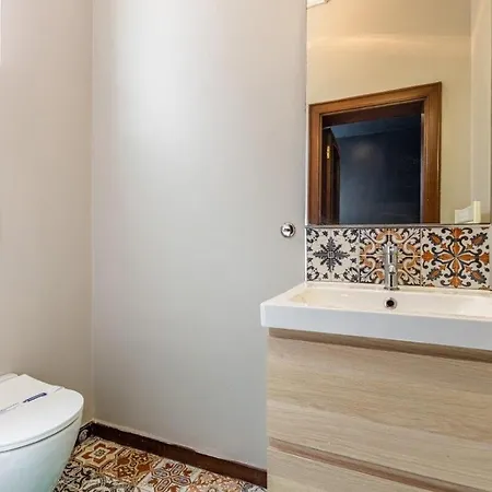 בית נופש Cool Modern 4bd W Private Garden! #196 איסטמבול